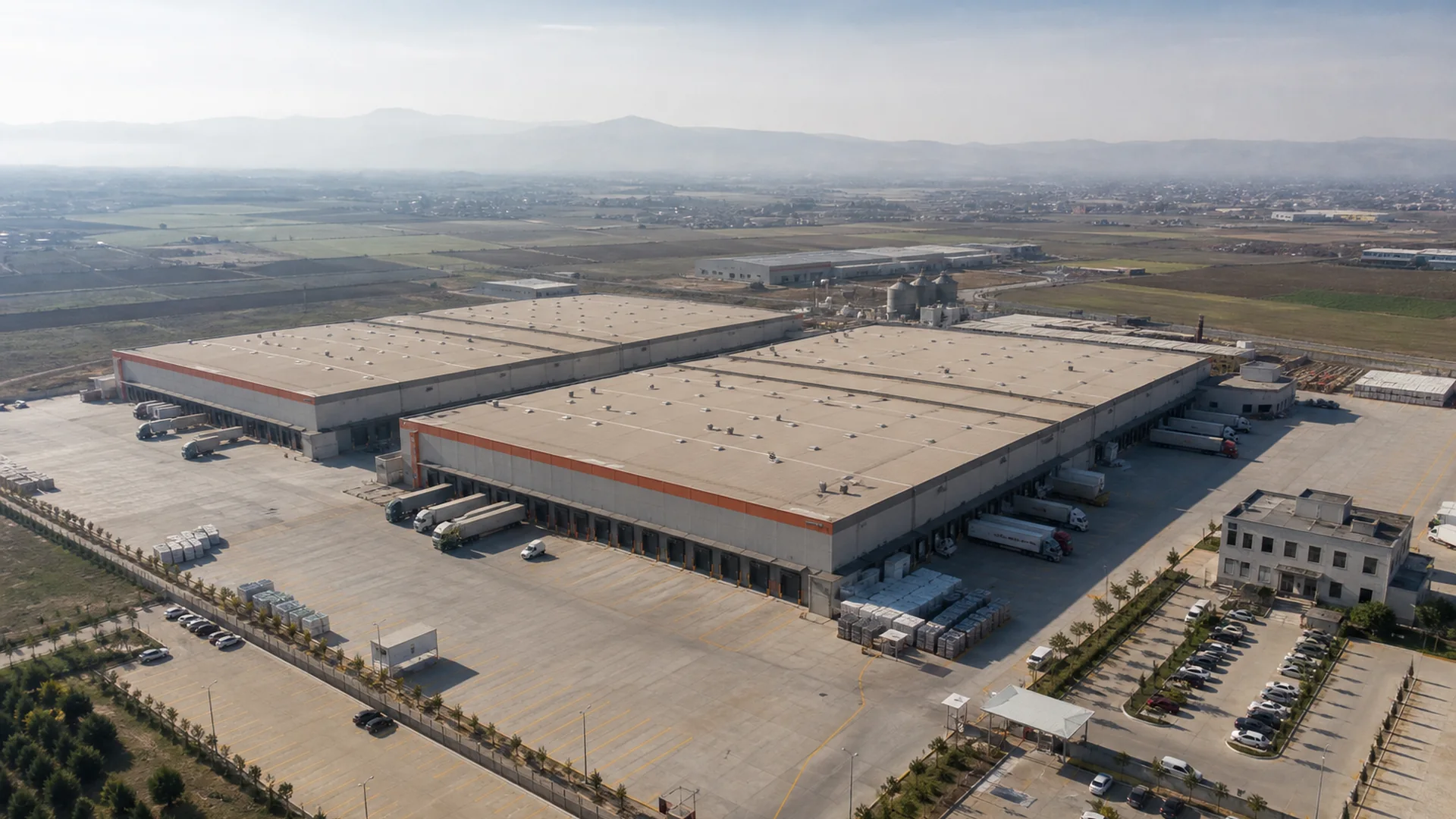 Depo ve terminal havadan görünüm
